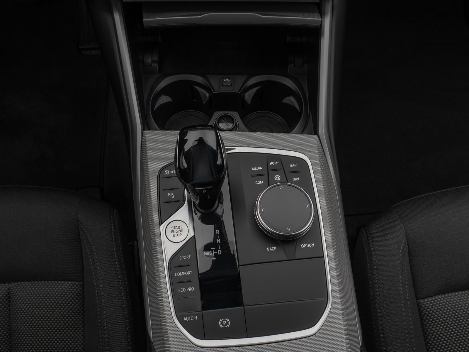 Fahrzeugabbildung BMW 320d DAB HiFi PDC Fernlichtassist Komfort Alarm