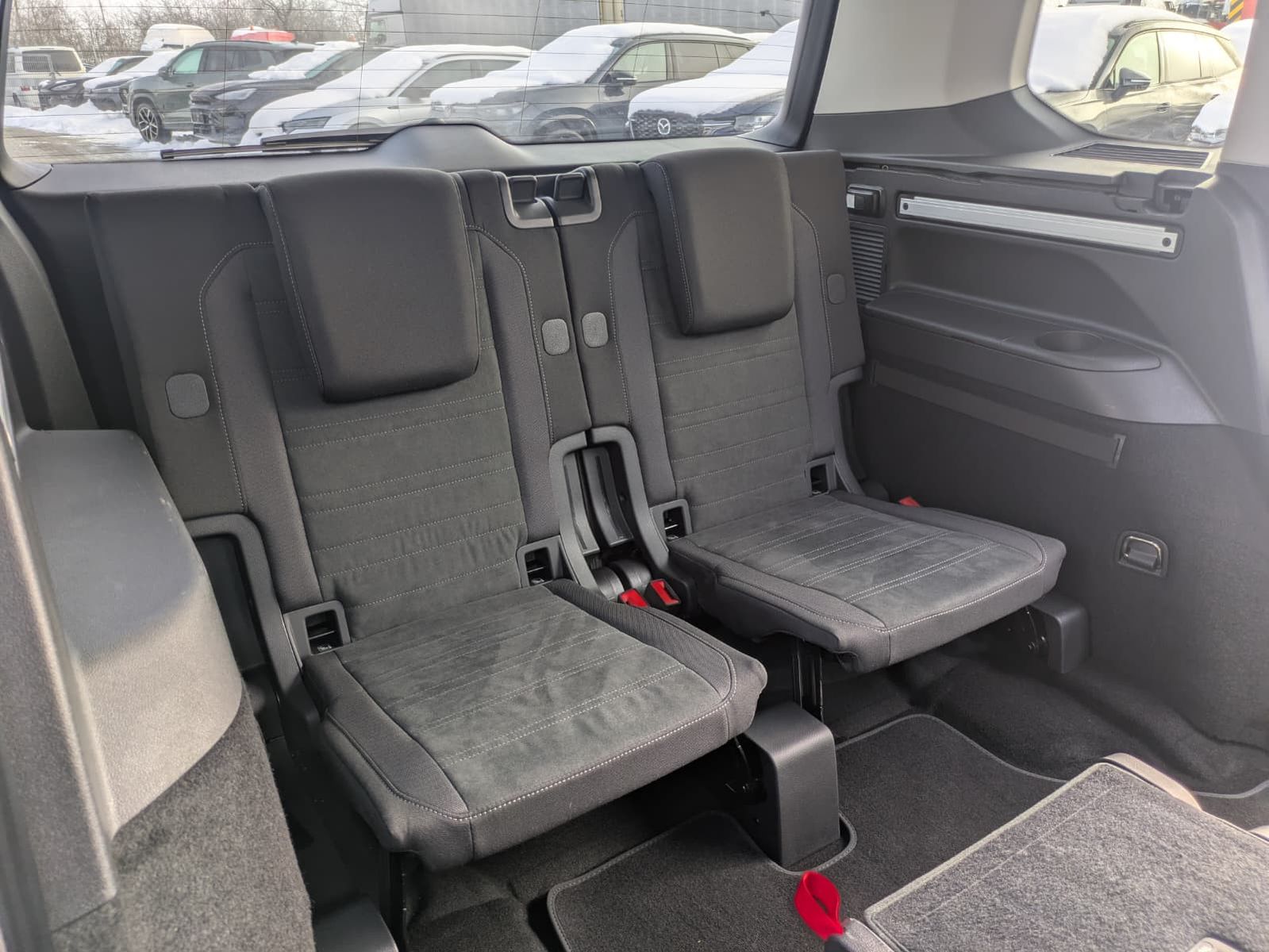 Fahrzeugabbildung Volkswagen Touran 2.0 DSG R-Line High BLACK Pano 7Si IQ AHK