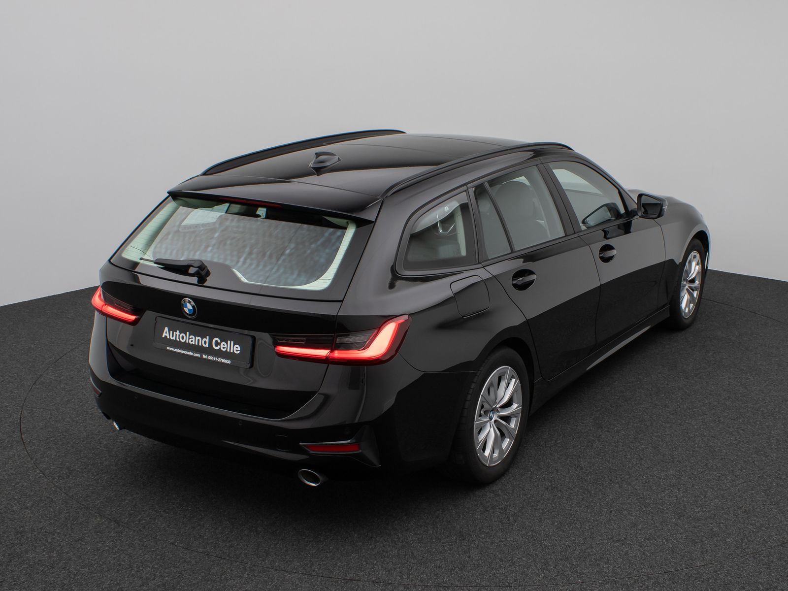 Fahrzeugabbildung BMW 320d Panorama DAB HiFi Lenkrhzg PDC AHK Alarm