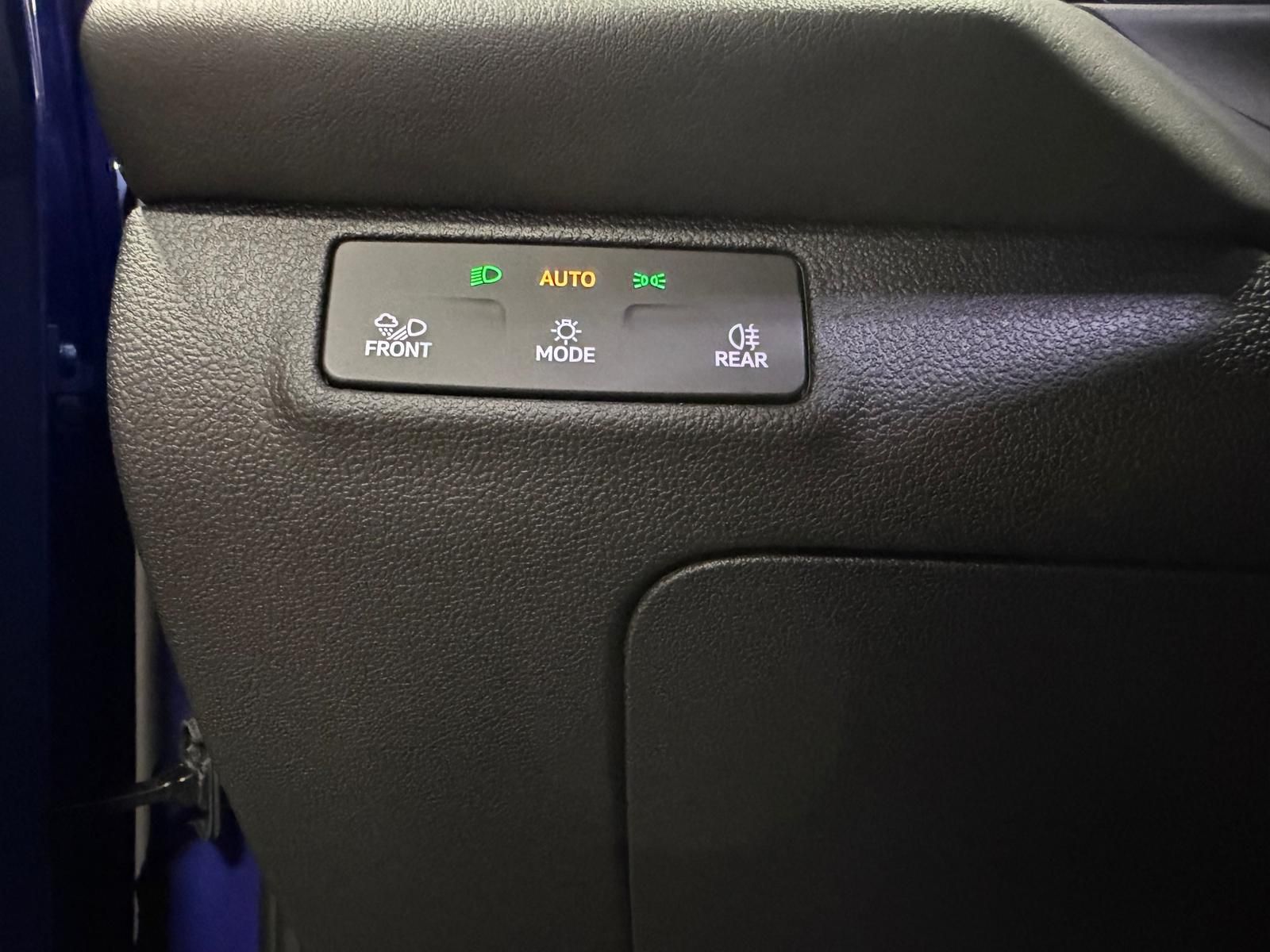 Fahrzeugabbildung Volkswagen T-Roc 1.5 eTSI DSG R-Line+AHK+ACC+TOTWINKEL+RFK+