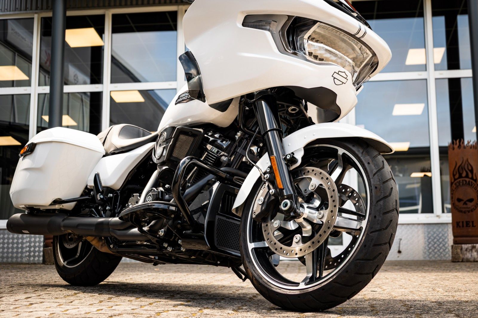 Fahrzeugabbildung Harley-Davidson ROAD GLIDE FLTRX 117cui - Screamin Eagle Auspuff