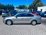 Volkswagen Passat Premium 2.5 US  Klima  Automatik TÜV NEU - Volkswagen Passat aus 2013