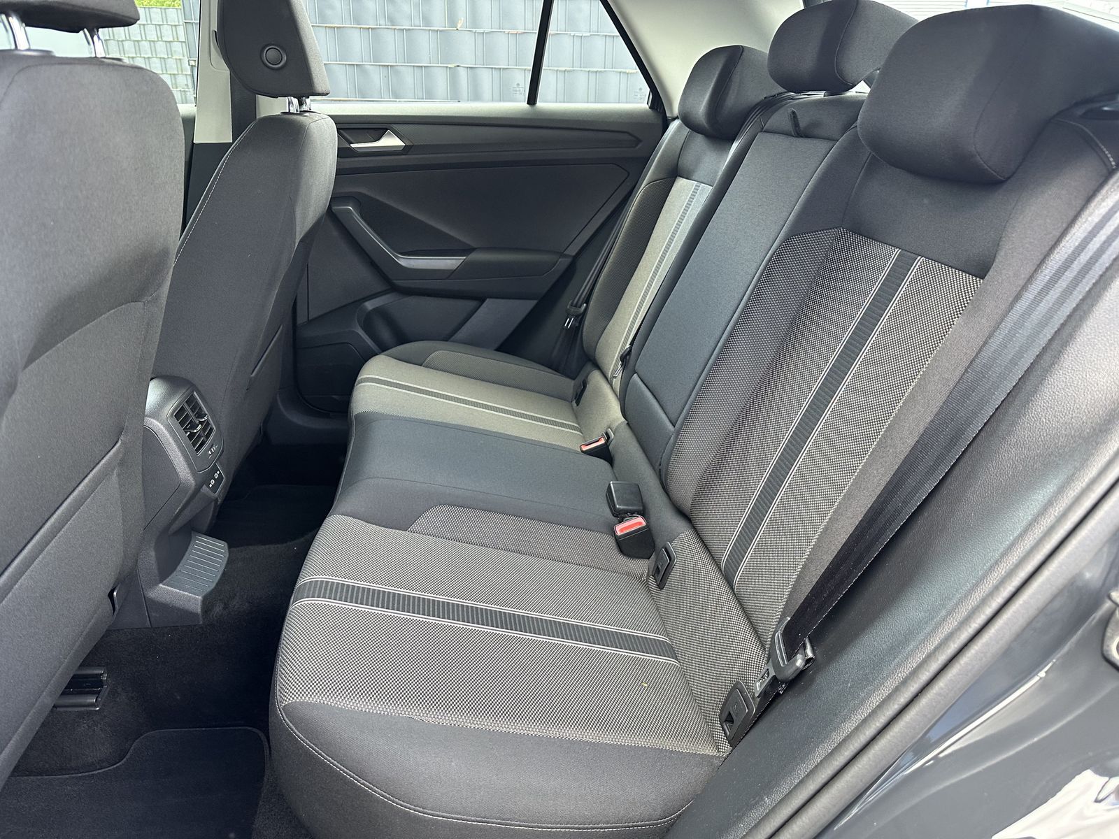 Fahrzeugabbildung Volkswagen T-Roc 2.0 TDI DSG Style NAV+ACC+AHK+TOTW+PARKASS