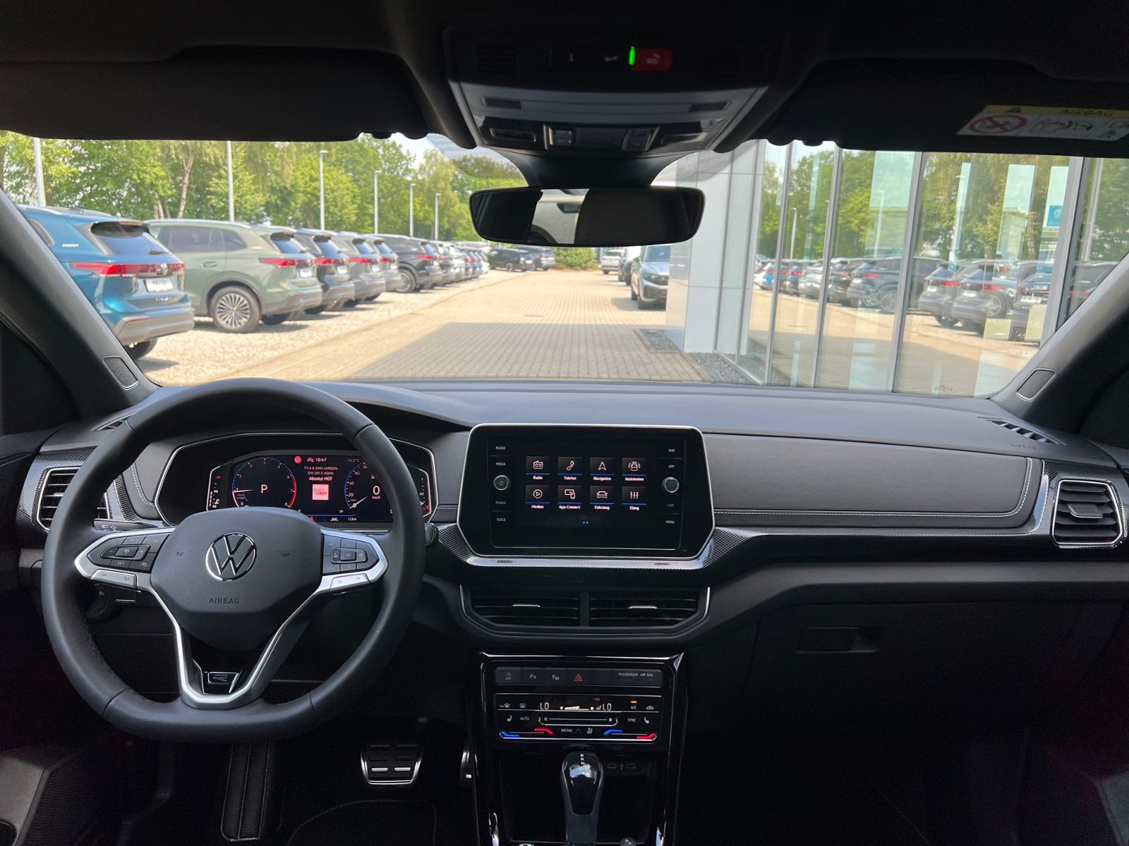 Fahrzeugabbildung Volkswagen T-Cross R-Line 1.5 TSI DSG *AHK,IQ.LIGHT,ACC,App