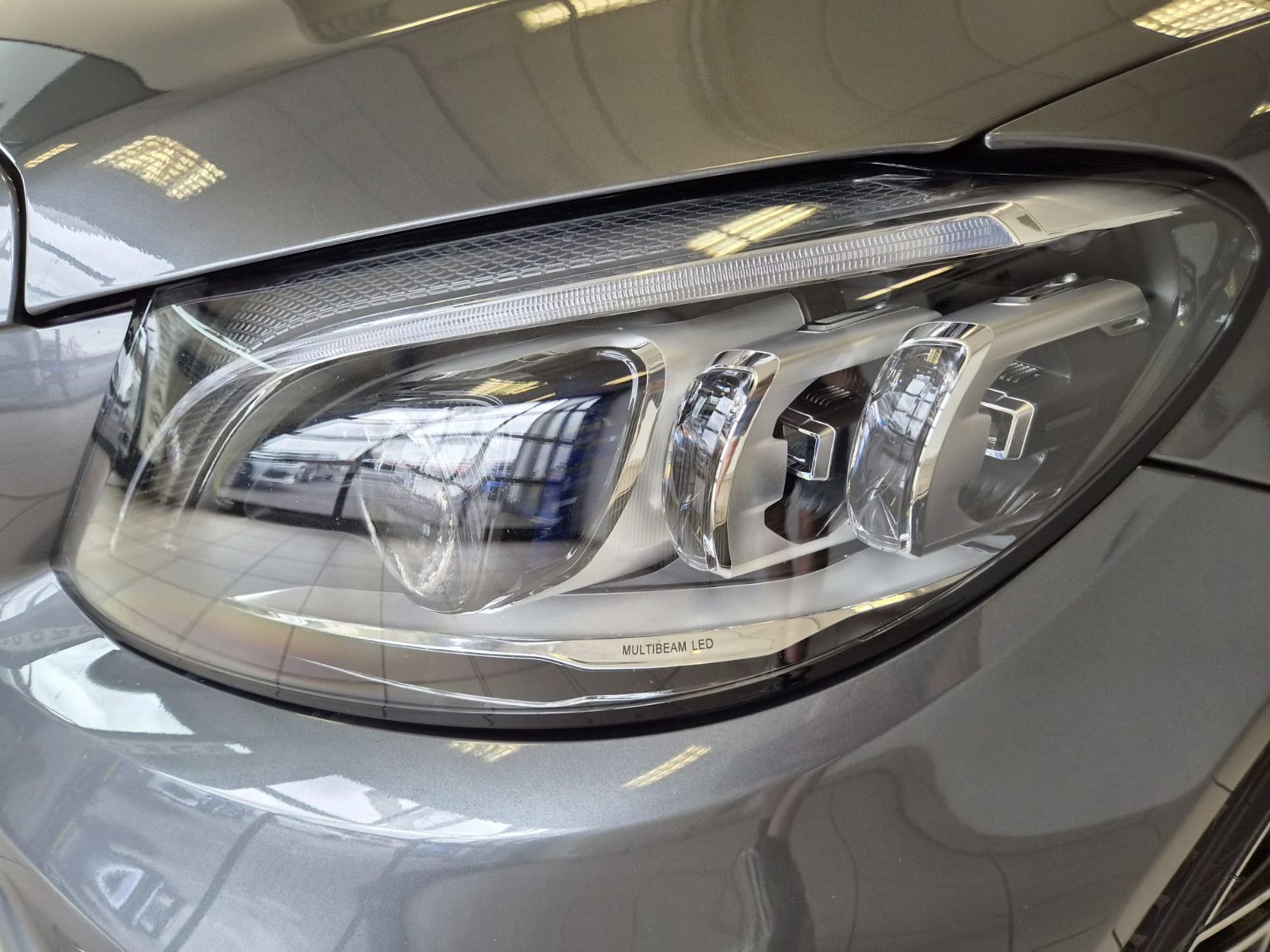 Fahrzeugabbildung Mercedes-Benz C 300 e Limousine/HIGH PERF. / KAMERA / AMG