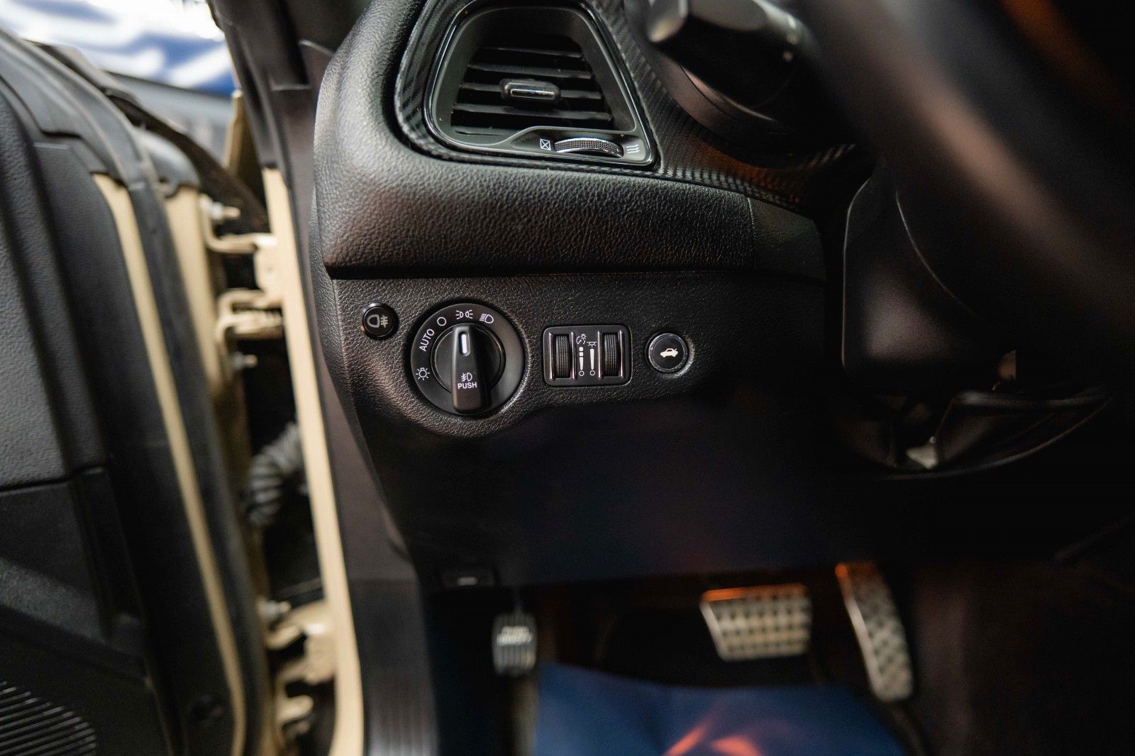 Fahrzeugabbildung Dodge Challenger 6.4 V8 SRT 392 R/T SCAT PACK WIDEBODY