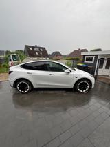 Tesla Model Y Long Range Dual Motor AWD  - Tesla Gebrauchtwagen in Hamburg