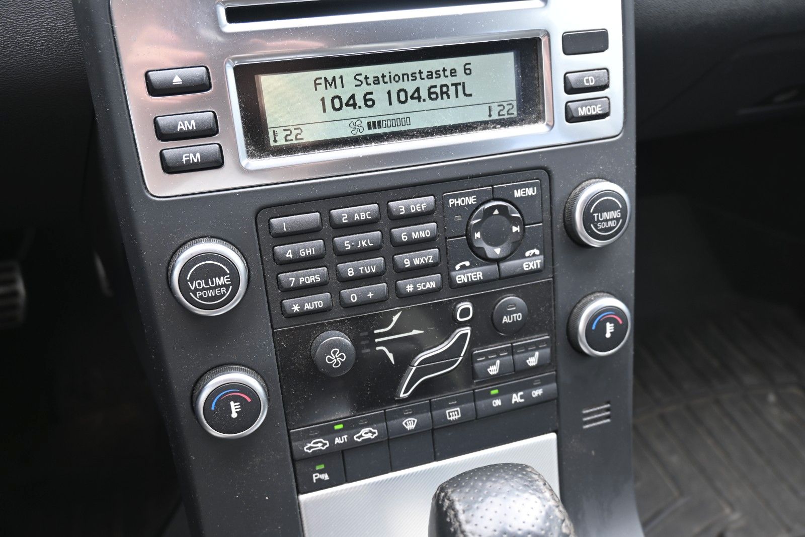 Fahrzeugabbildung Volvo V70 2.4 Autom. Edition R-Design*Xenon*