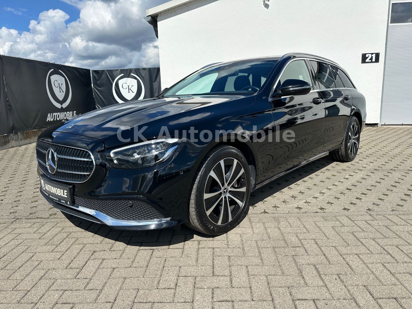Fahrzeugabbildung Mercedes-Benz E 300de T-Modell Avantgarde/Widescreen/LED/AHK