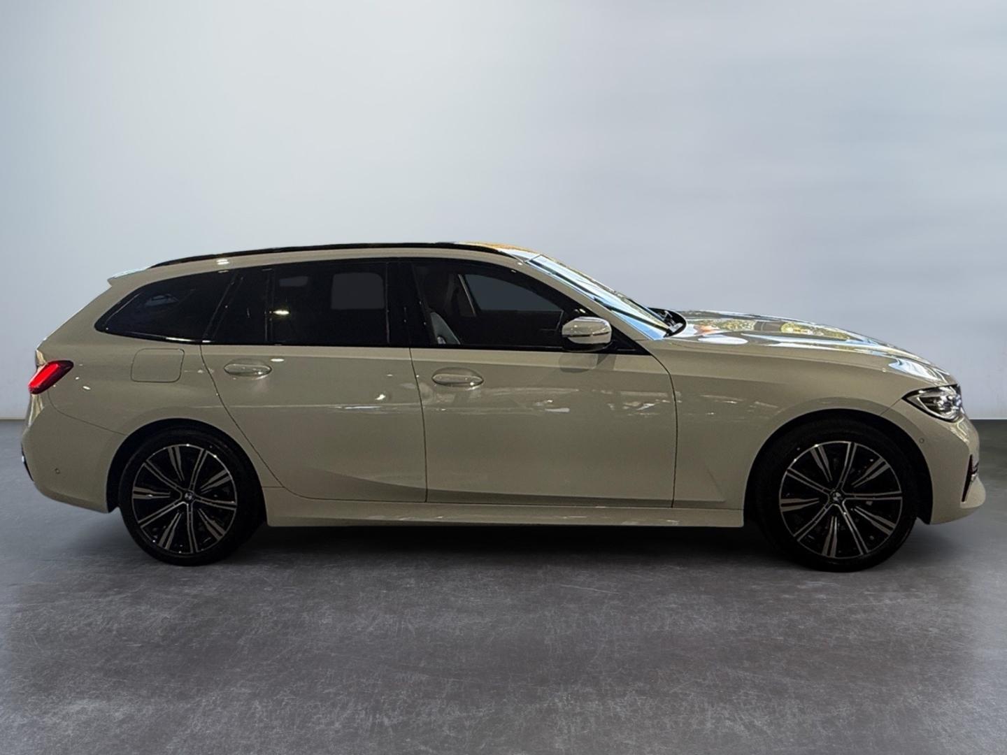BMW 318 i Touring Luxury Line*AUTOMATIK*LED*PDC*KAME