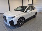 BMW iX xDrive40 76,6 kWh LED|Navi|ACC|PDC|Kamera - gebrauchte BMW iX aus dem Jahr 2023