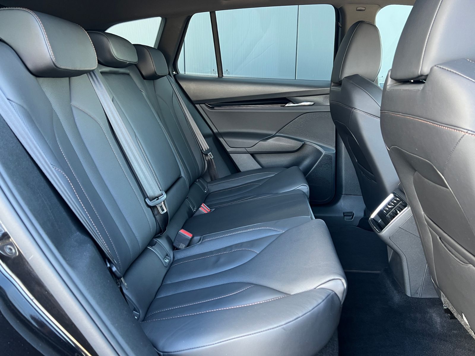 Fahrzeugabbildung SKODA Enyaq iV 80 Founders Edition *Wärmepumpe, Navi,