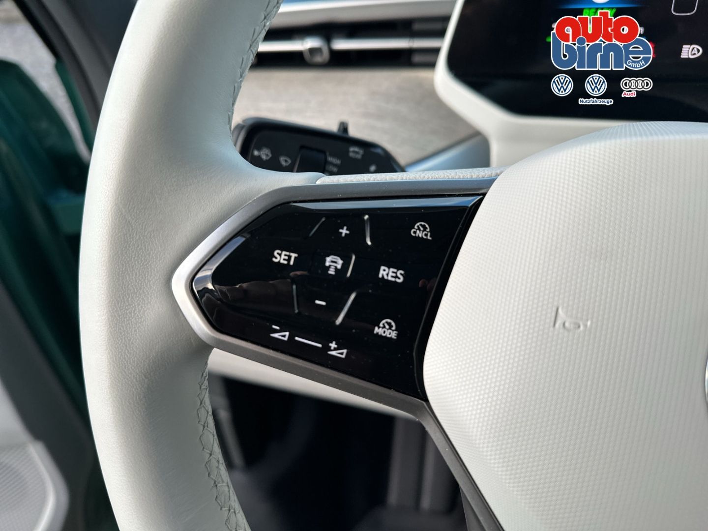 ID. Buzz Pro LR HUD AHK-klappbar Panorama Navi S