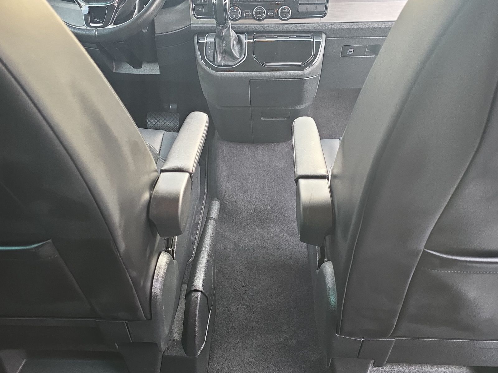 Fahrzeugabbildung Volkswagen T6 Multivan Generation Six+DSG+7 Sitze+AHK+LED