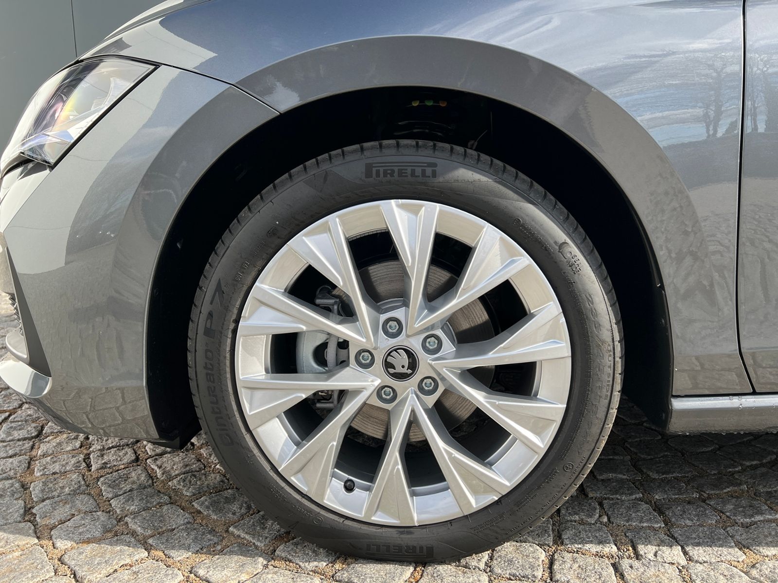 Fahrzeugabbildung SKODA Superb Combi Selection 2.0 TDI DSG *AHK, Navi, 1