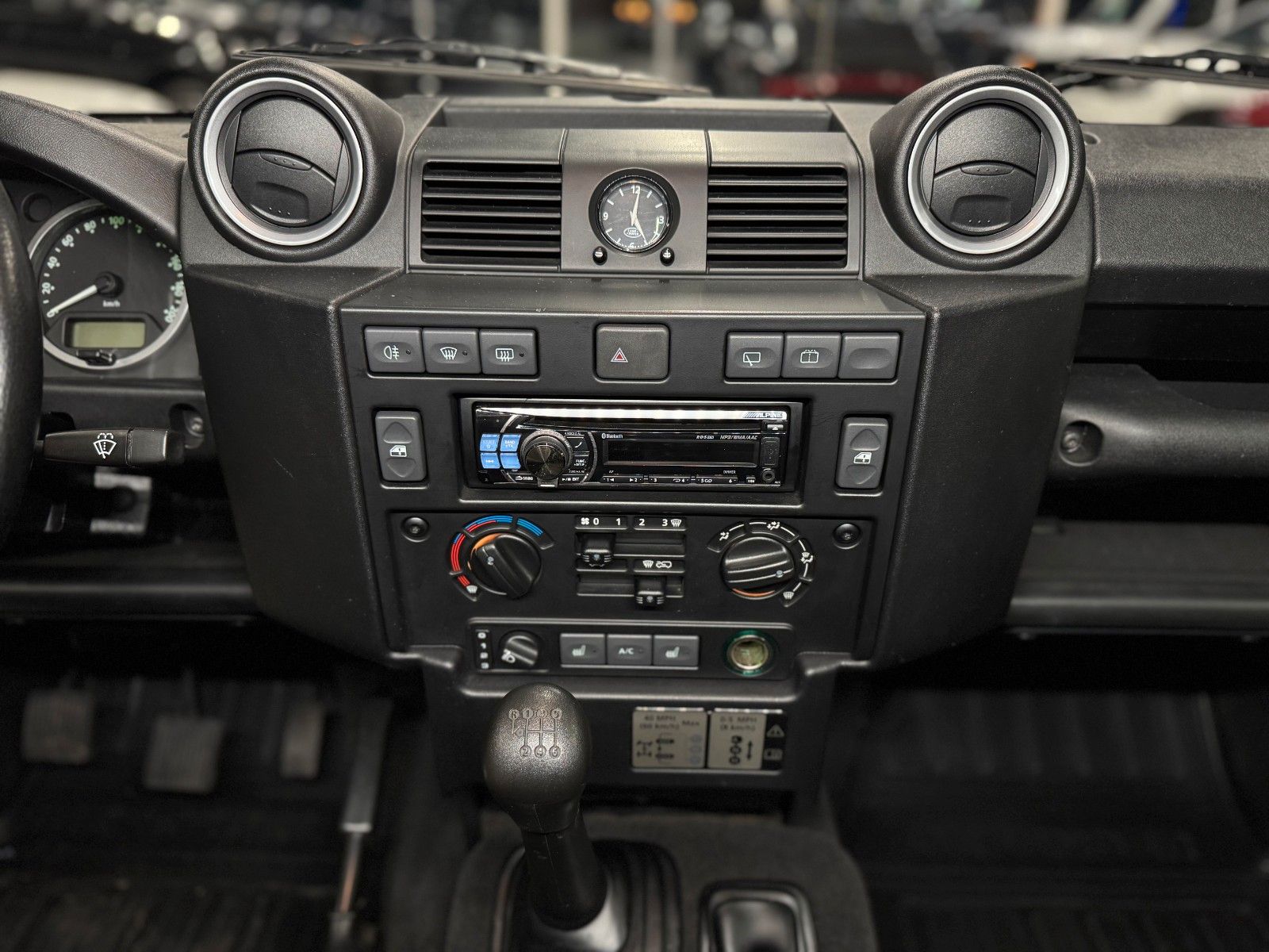 Fahrzeugabbildung Land Rover Defender 110 SE Station Wagon "Maxi-UMBAU"