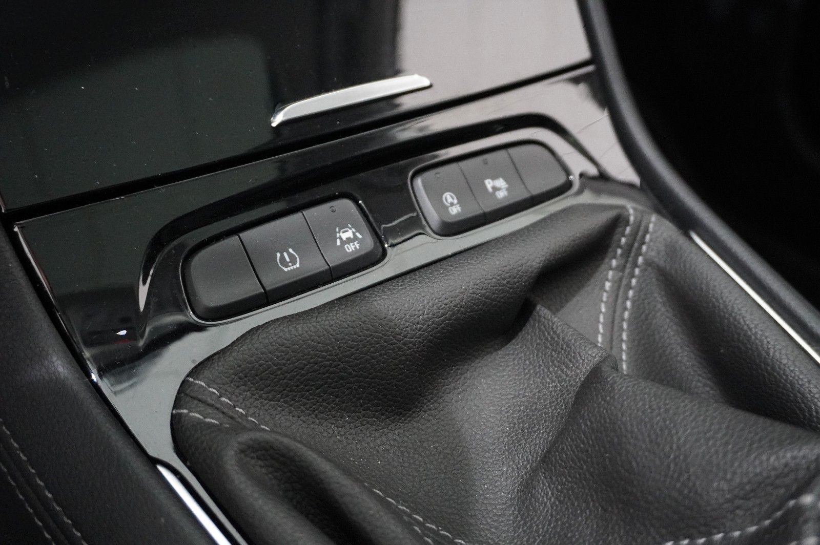 Fahrzeugabbildung Opel Grandland (X) 1.2T INNOV. NAVI/LED/KAMERA/PANO.