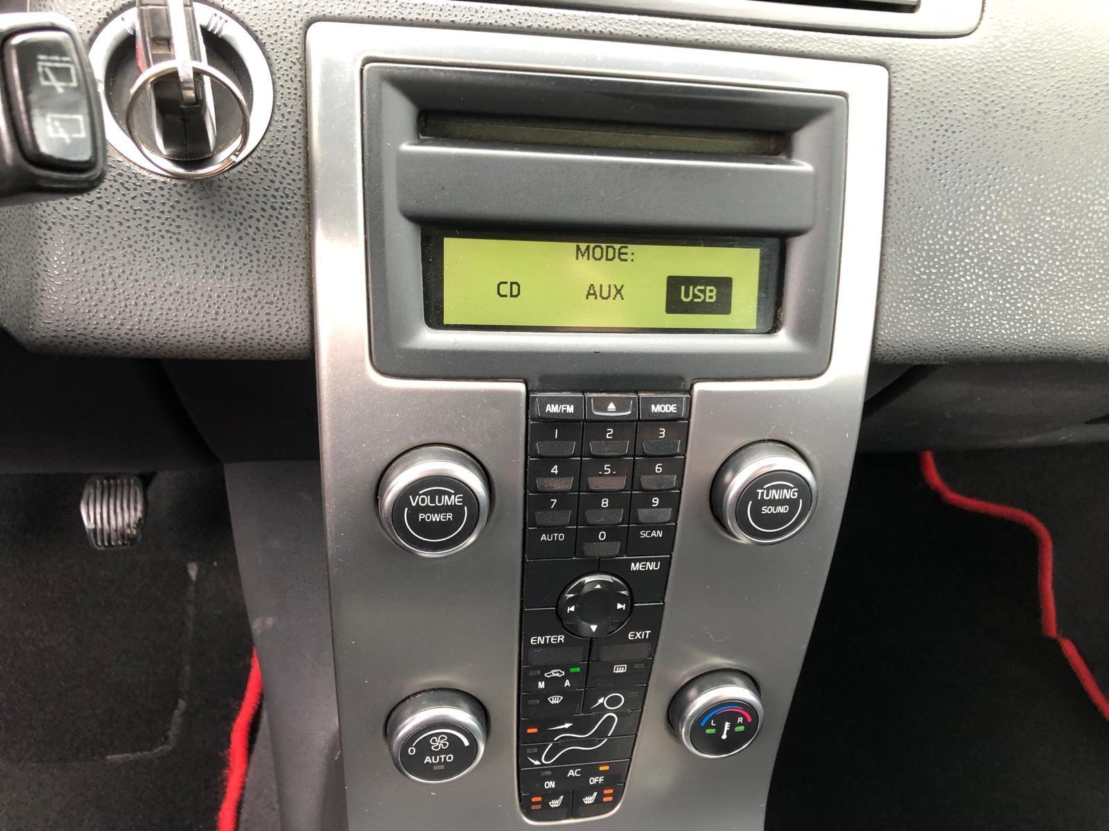 Volvo V50 2010 — photo 11