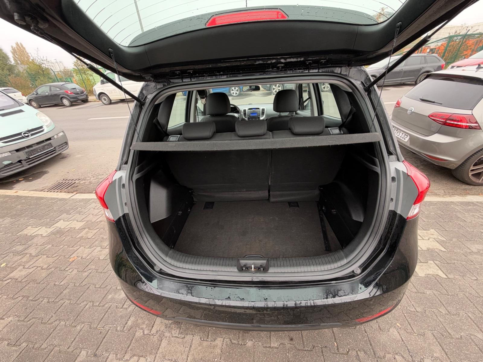 Hyundai ix20 2012 — interior