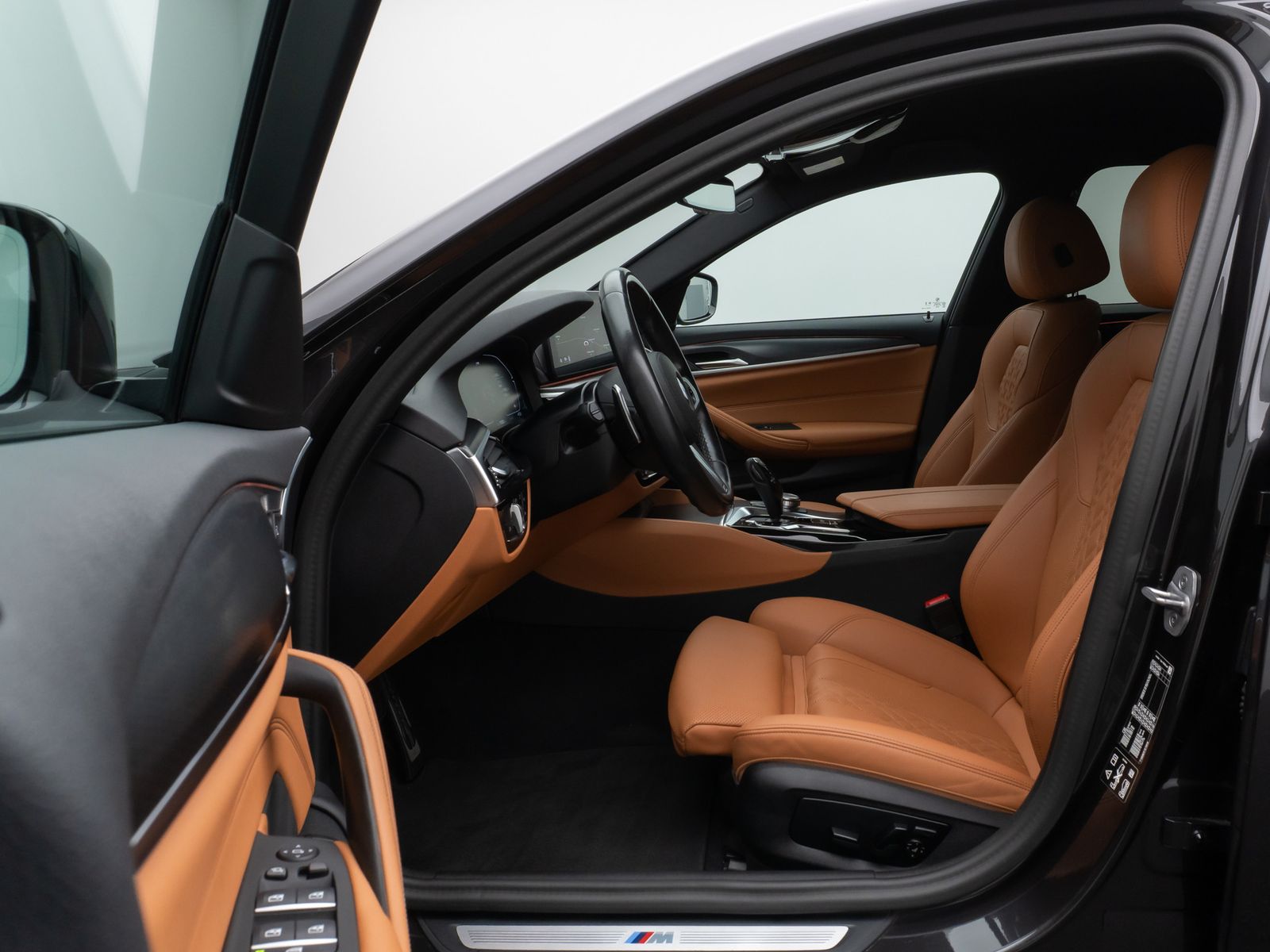 Fahrzeugabbildung BMW 520d xD M Sport Kamera HUD DAB Stop&Go Alarm AHK
