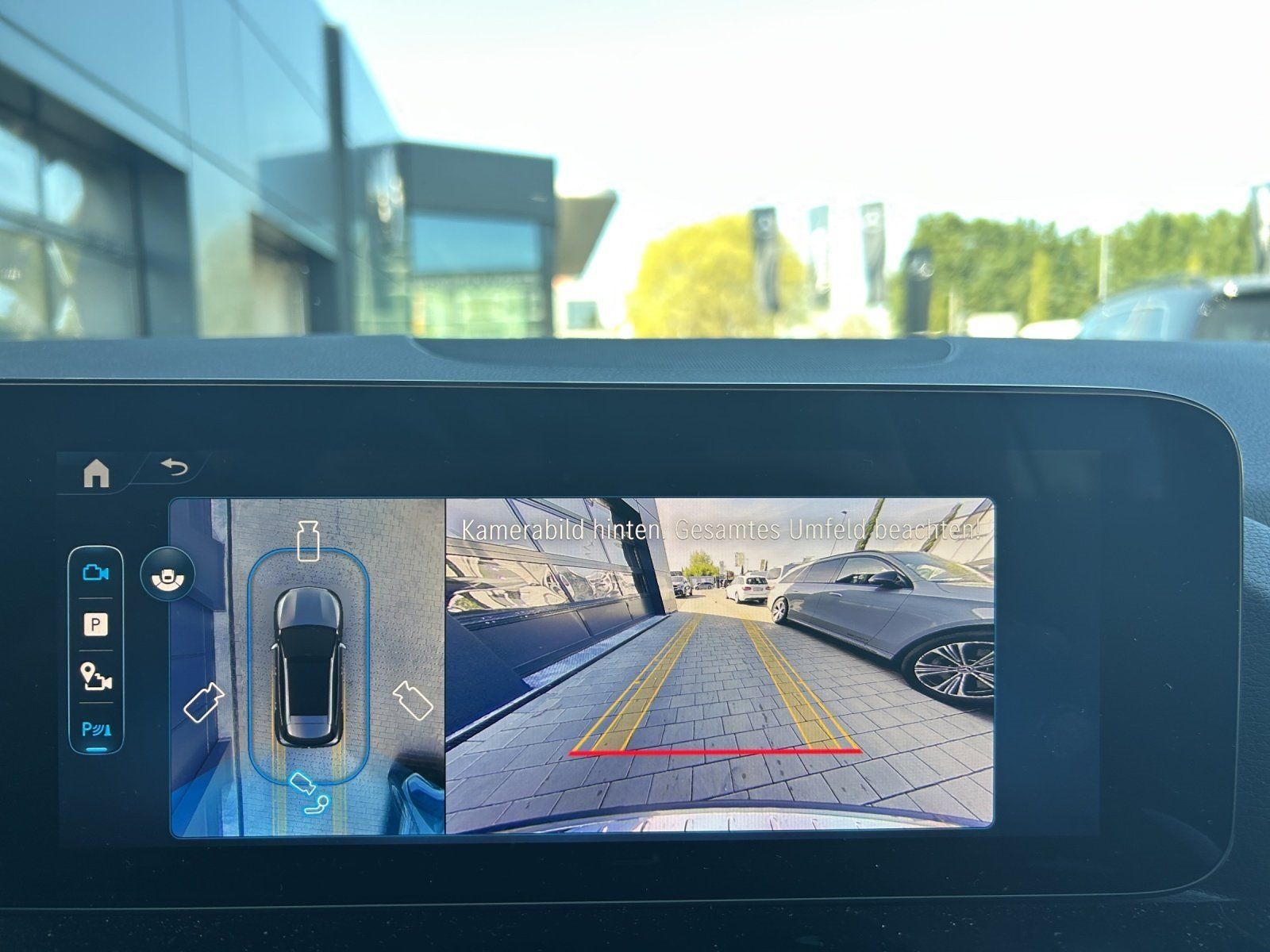 Fahrzeugabbildung Mercedes-Benz GLA 200 d AMG Pano AHK KeyGo DISTRONIC Multibeam