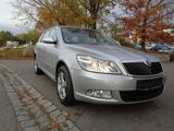 Skoda Octavia 1.6 Combi Ambition - Skoda Octavia aus 2012 mit Diesel-Antrieb: Kombi, 1.6