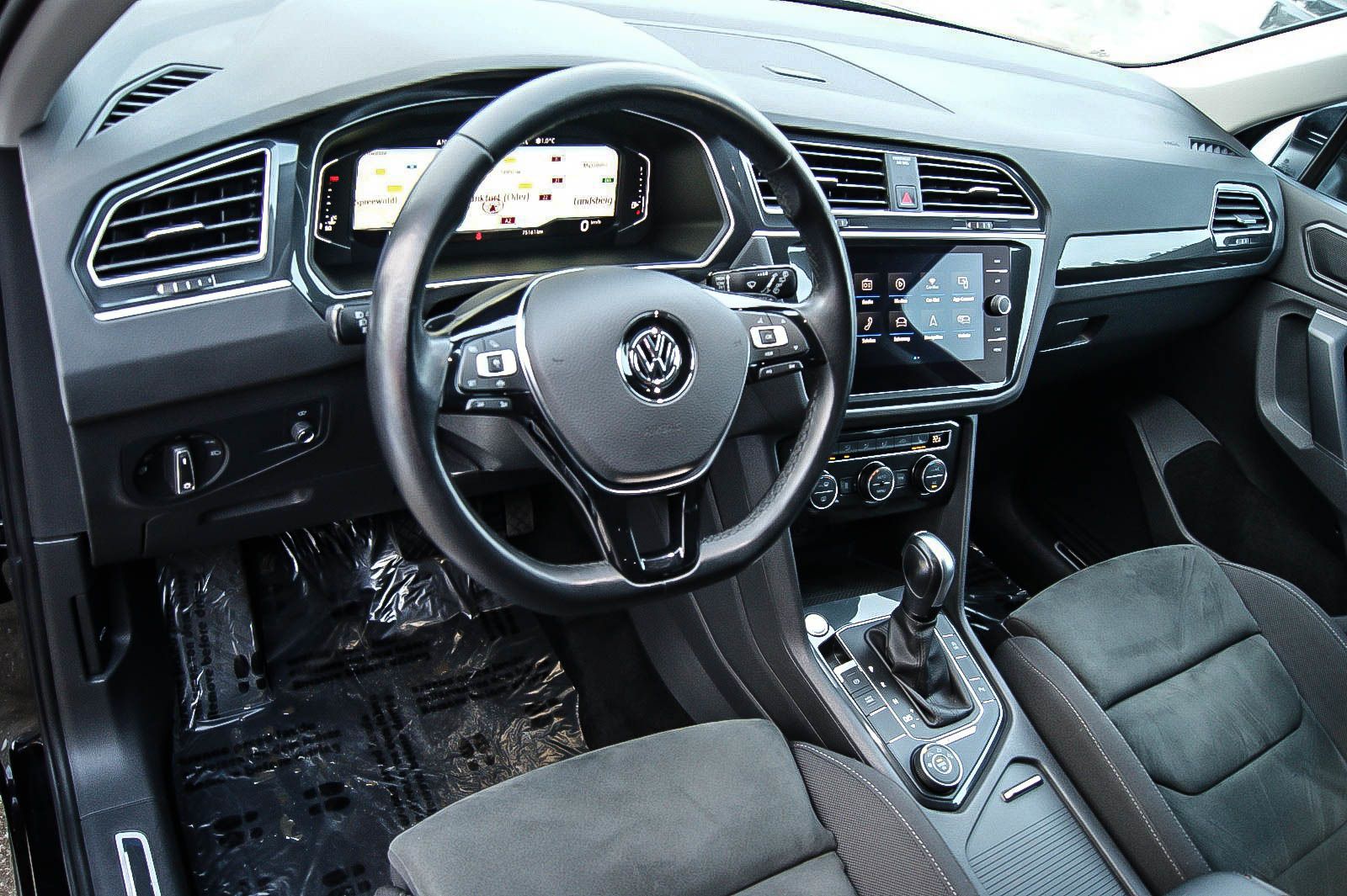 Fahrzeugabbildung Volkswagen Tiguan 2.0TDI 4Motion DSG R-LINE Black Style 19'