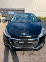 Peugeot 208 Diesel - TÜV 12/2027 - Peugeot e-208 von privat