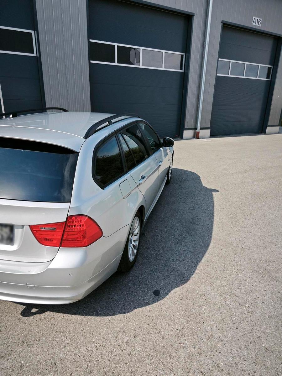 BMW 318 2009 — engine 143 HP (105kW)