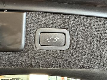 Jaguar XF *Keyless*AHK*BI-XENON*Leder*2-Zonen*