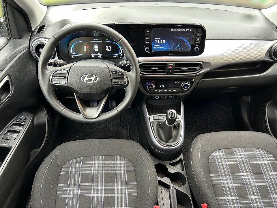 Fahrzeugabbildung Hyundai i10 1.2 5TÜRER PRIME SMARTKEY+NAV+KAMERA+CARPLAY