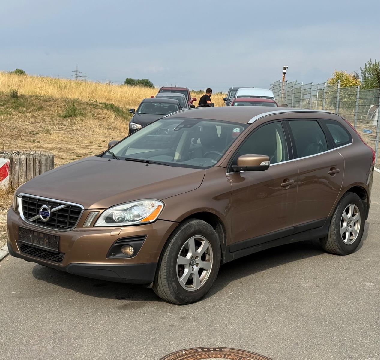 Volvo XC60 2.4D AWD *BI-XENON*LEDER*6.GANG*KLIMA*SHZ*