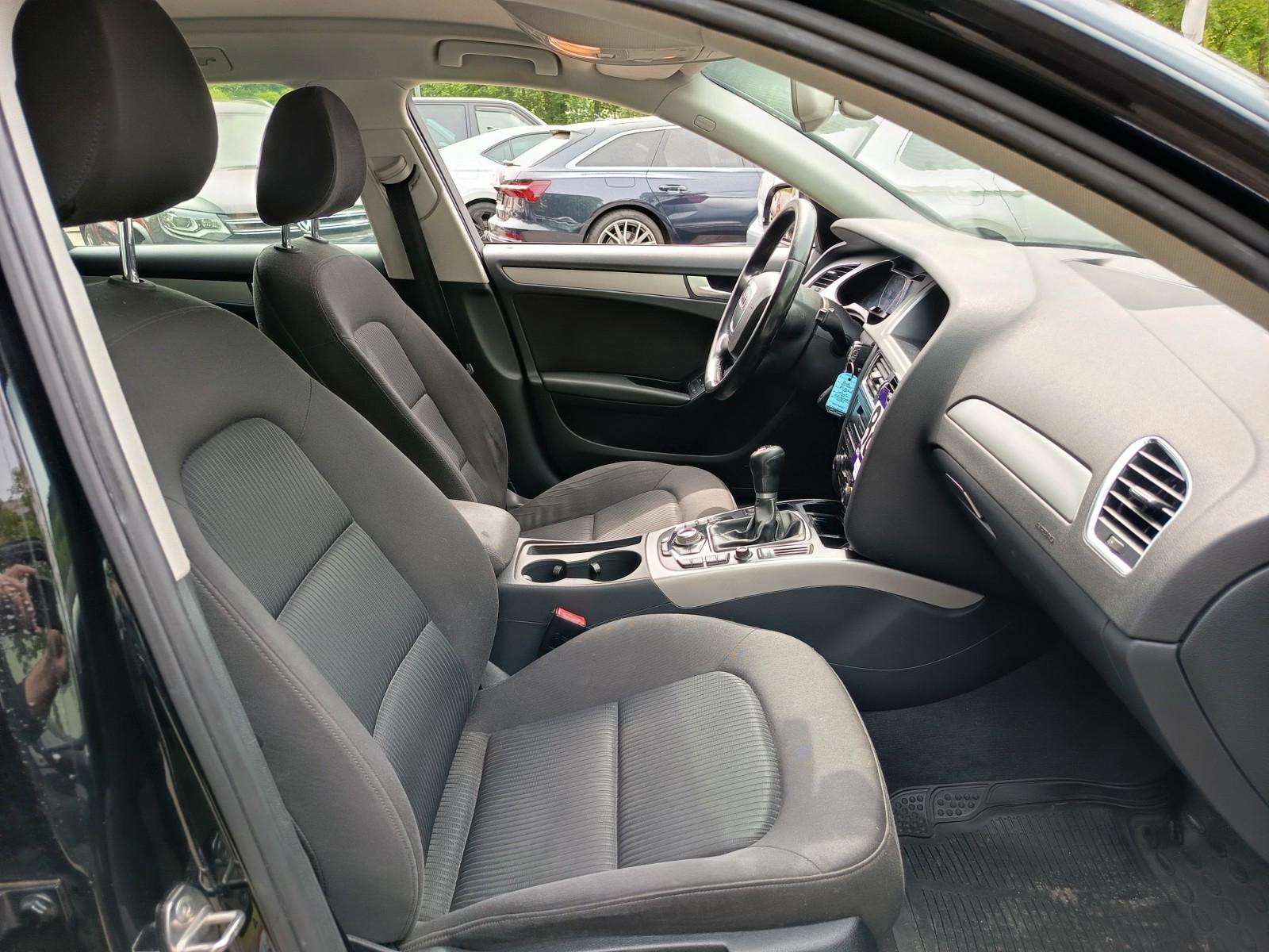 Audi A4 2010 — photo 12