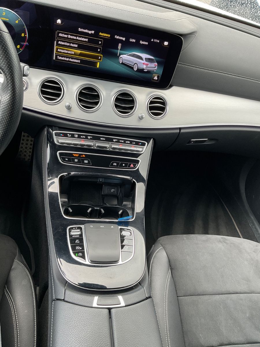 Fahrzeugabbildung Mercedes-Benz E 220 d T 4M,AMG, Memory,Kamera,AHK,Burmester