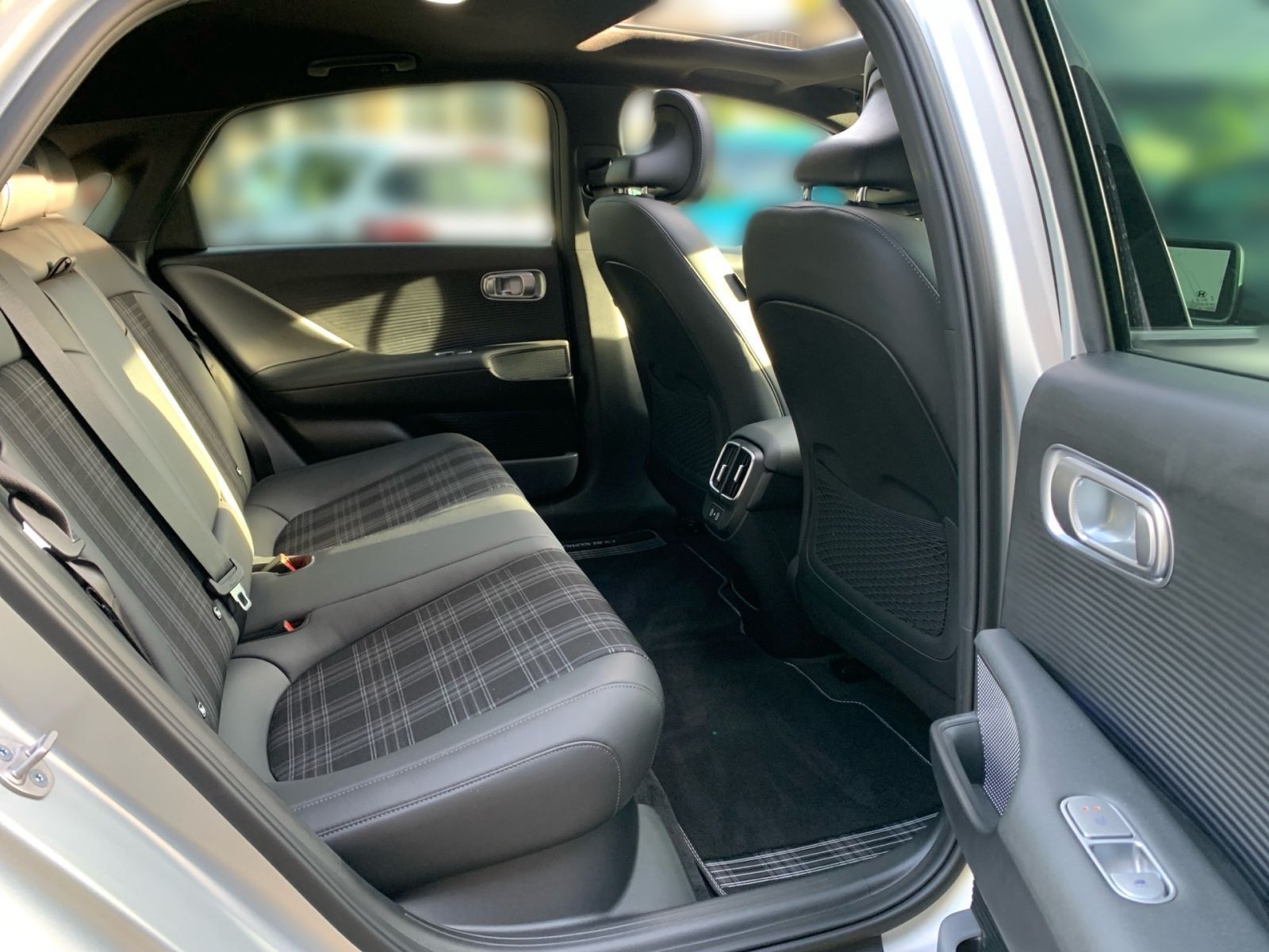 Fahrzeugabbildung Hyundai IONIQ 6 First Edition/First Ed-Paket Elektro 4WD