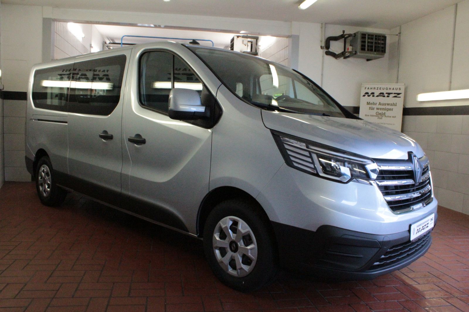 Fahrzeugabbildung Renault Trafic Dci 150 Grdt Evolution *Rollstuhlrampe*