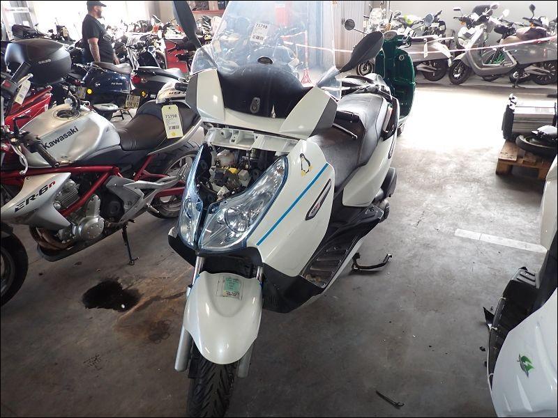 Piaggio X7 300