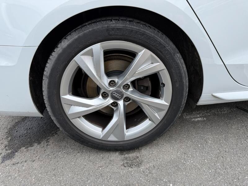 Audi A4 40 TDI S tronic S line Avant foto 13