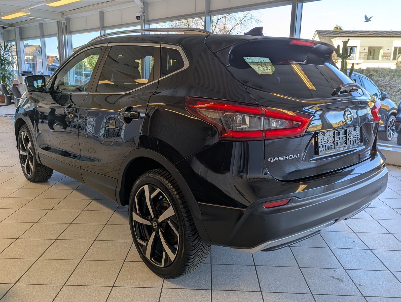 NISSAN Qashqai 1.6 DIG Tekna+ Pano Bose 360° Memory 19" - Image 5