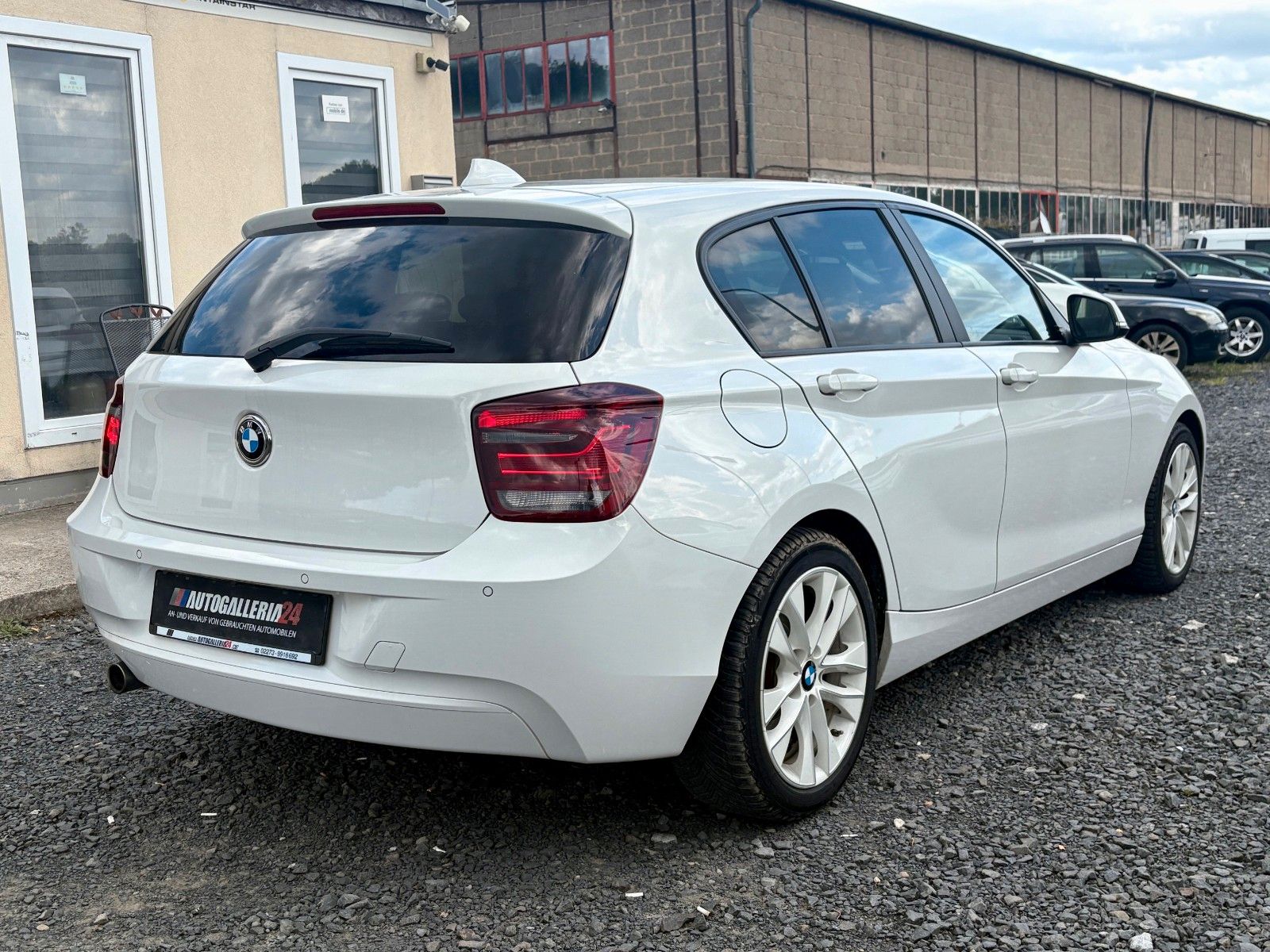 Fahrzeugabbildung BMW 120d 5-Türer URBAN Aut. Navi Xenon Leder SpeedLi