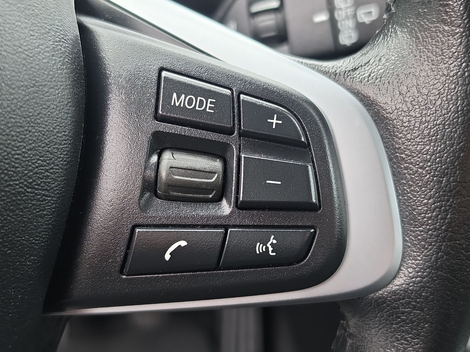 Fahrzeugabbildung BMW 218 2 Active Tourer 218 i TÜV SERVICE NEU