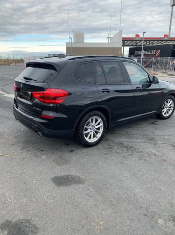 BMW BMW X3 xDrive20d Leder AHK Navi 104TKM, 8 fach 