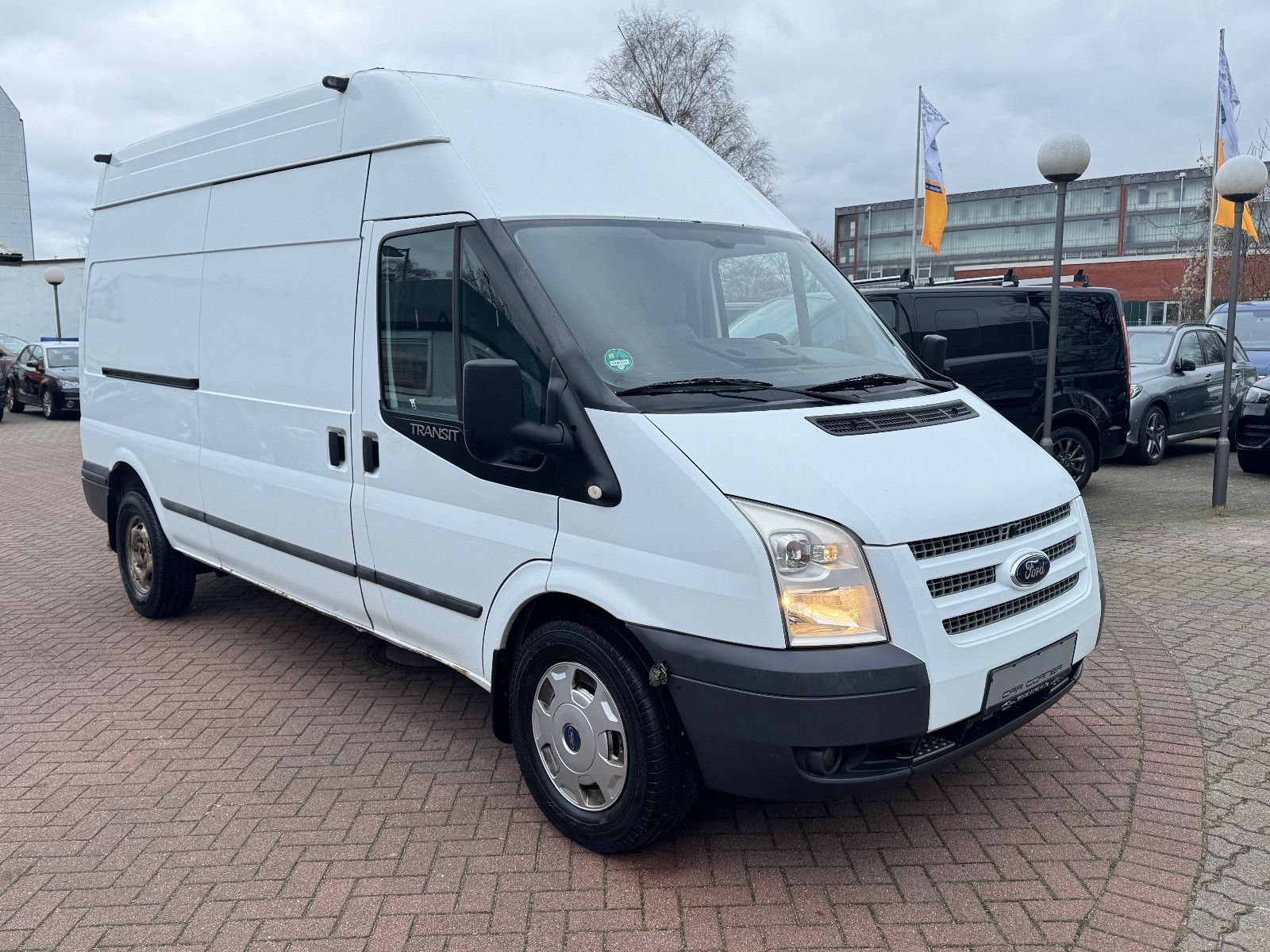 Fahrzeugabbildung Ford Transit Kasten FT 350 HOCH & LANG KLIMA H.REGALE