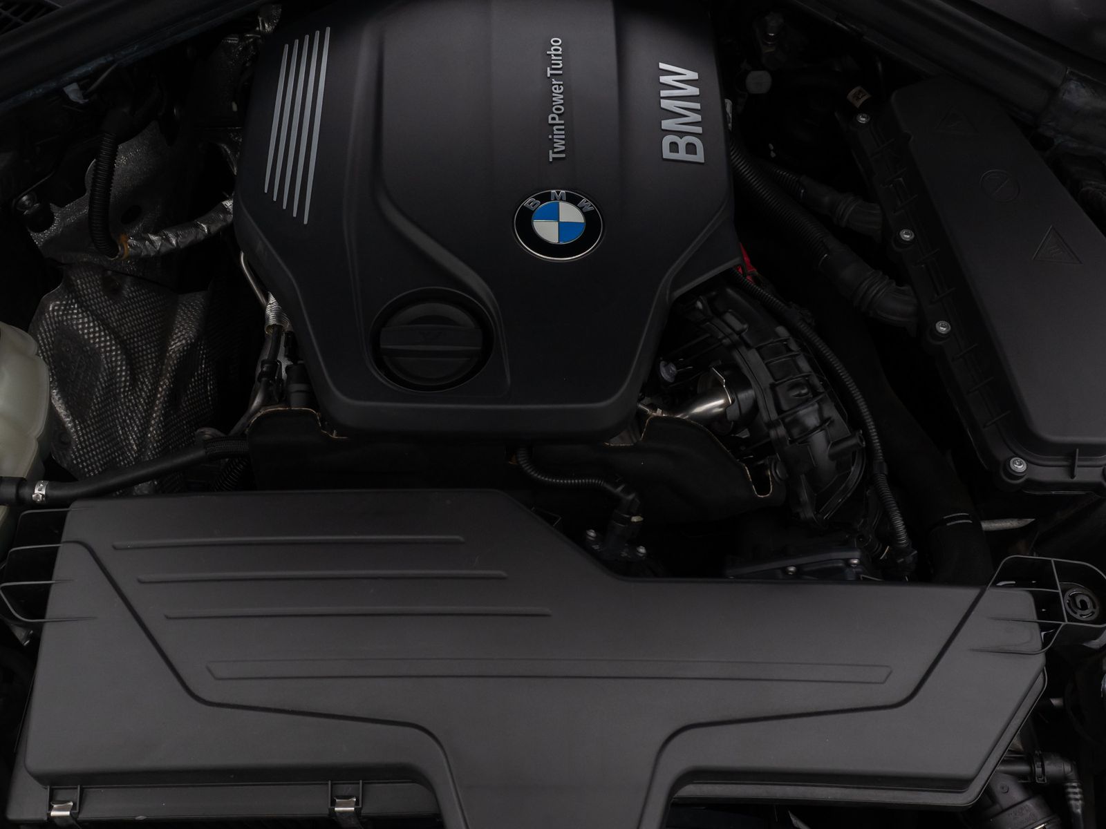 Fahrzeugabbildung BMW 320d SportLine Kamera HiFi NaviPro Alarm Komfort