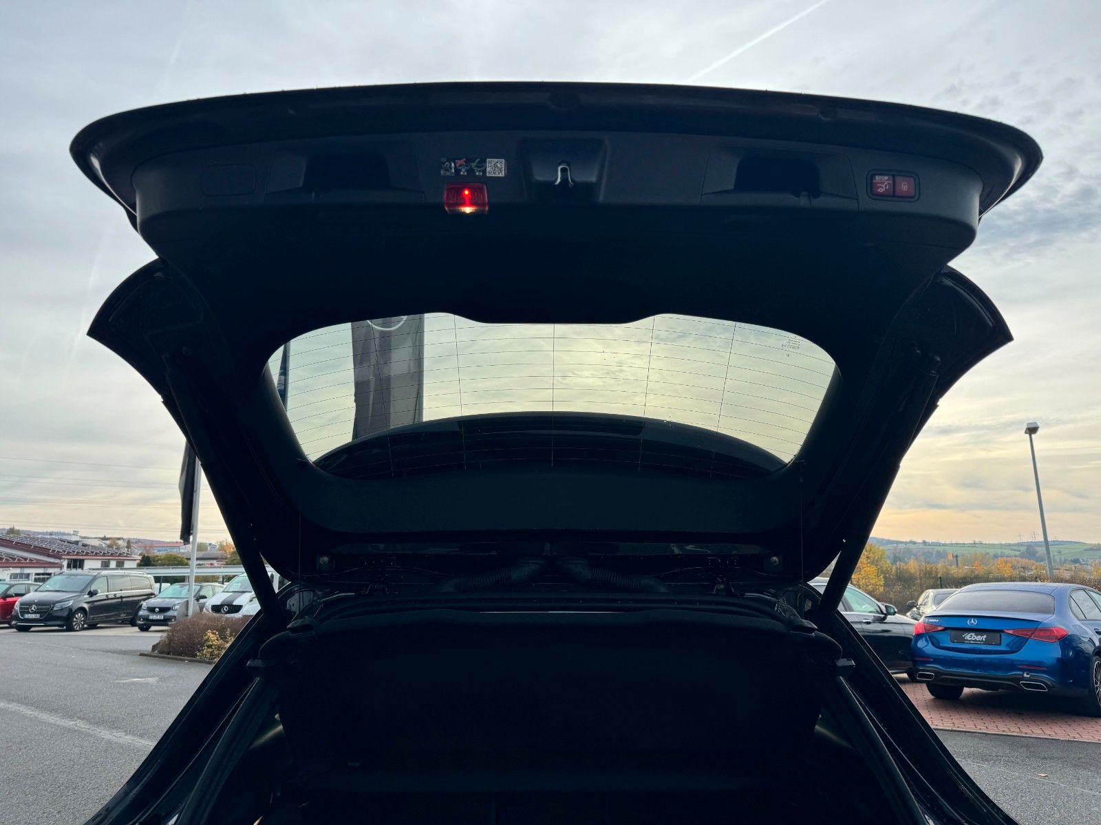 Fahrzeugabbildung Mercedes-Benz GLA 200 AMG+Pano+Distr+Ambiente+Multibeam+