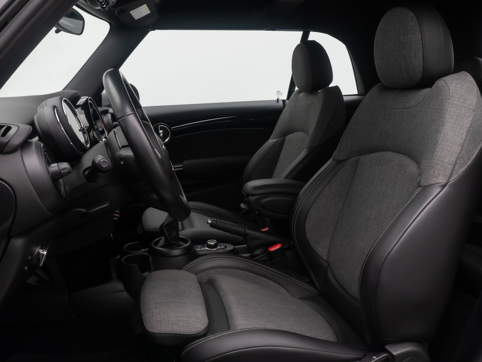 Fahrzeugabbildung MINI One Cabrio Classic Trim Komfort DAB Leder Sport
