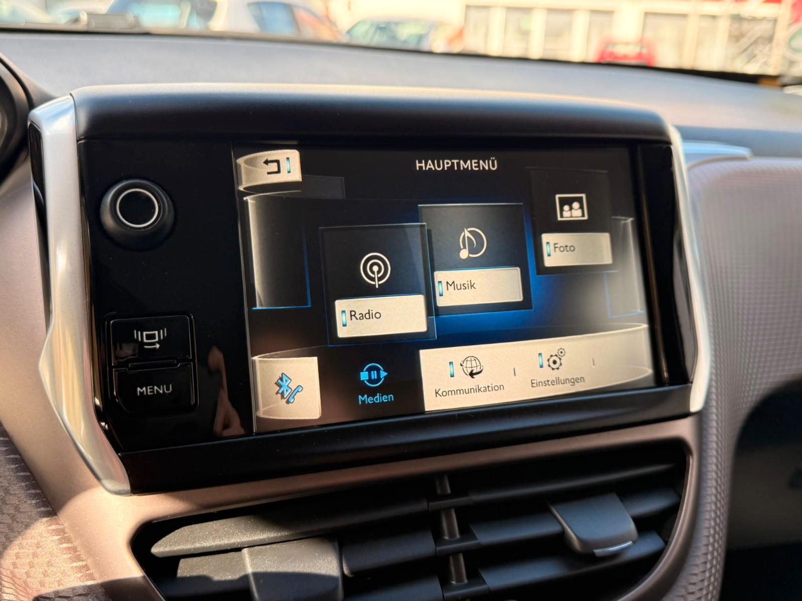Peugeot 2008 *1.2 Benzin* *Gut gepflegt*