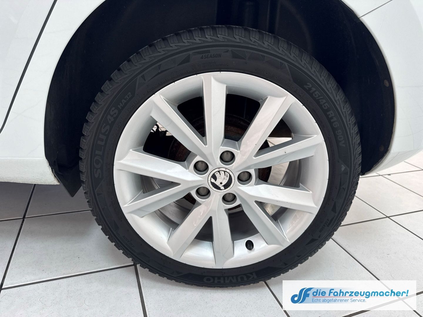 Fahrzeugabbildung SKODA Fabia Joy 1.0 MPI Sperrdiff. Klimaautom DAB SHZ