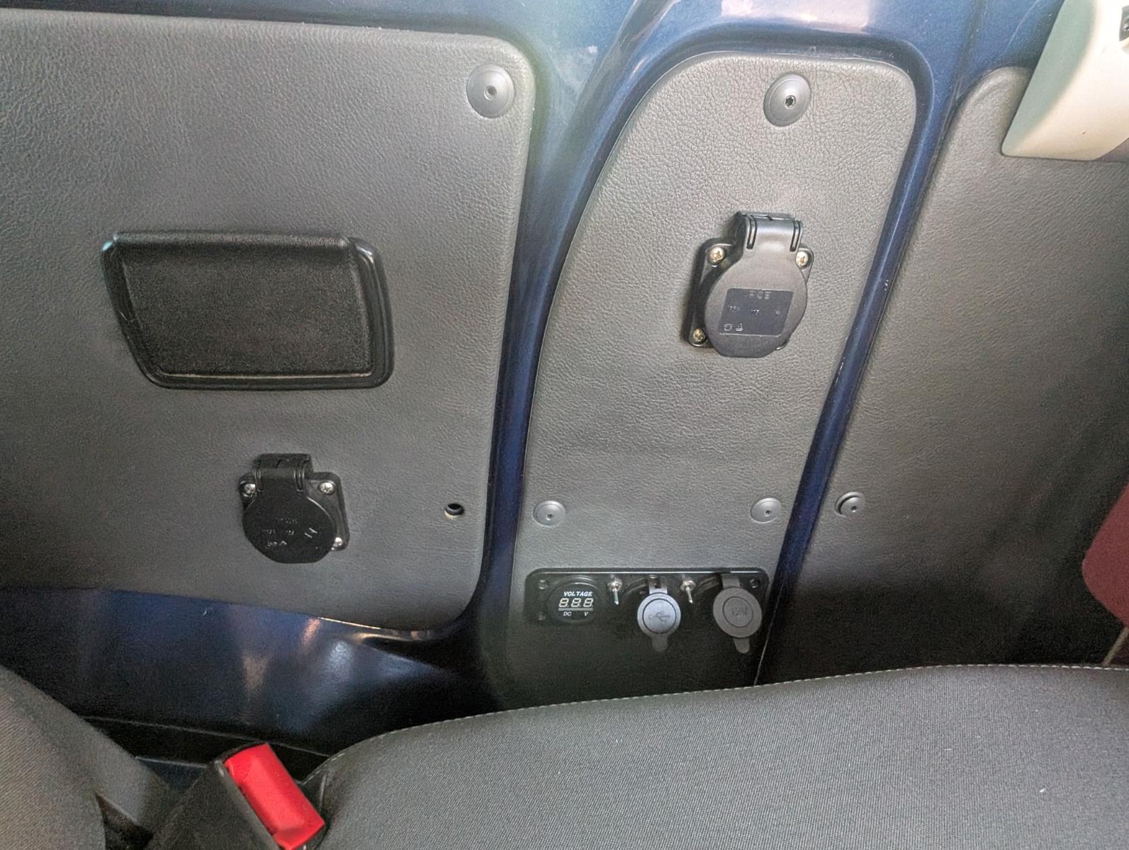 VOLKSWAGEN T5 CALIFORNIA STARTLINE 2.5 TDI 131ch BVM Sièges chauffants Toit relevable