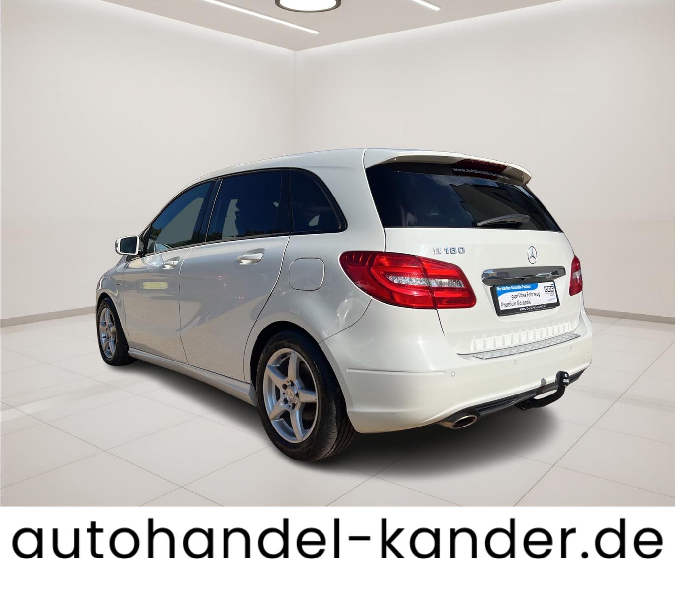 Mercedes-Benz B180 2011 — rear view